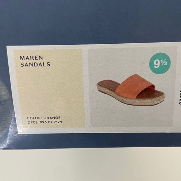 Universal Threads women’s sandals - Picture 4 of 4